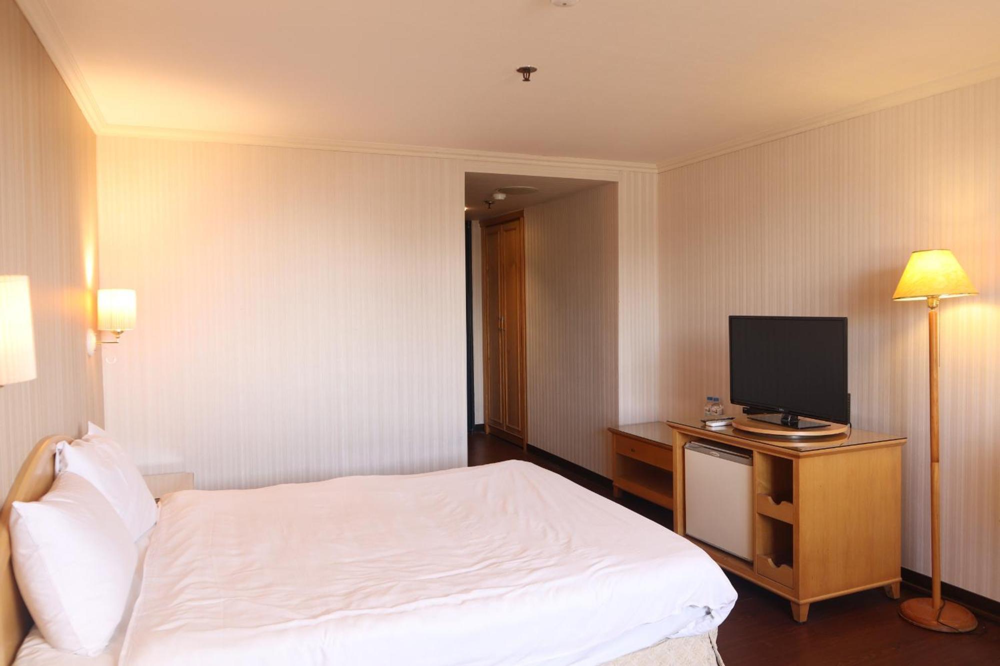 Hermes Hotel Синьчжу Экстерьер фото