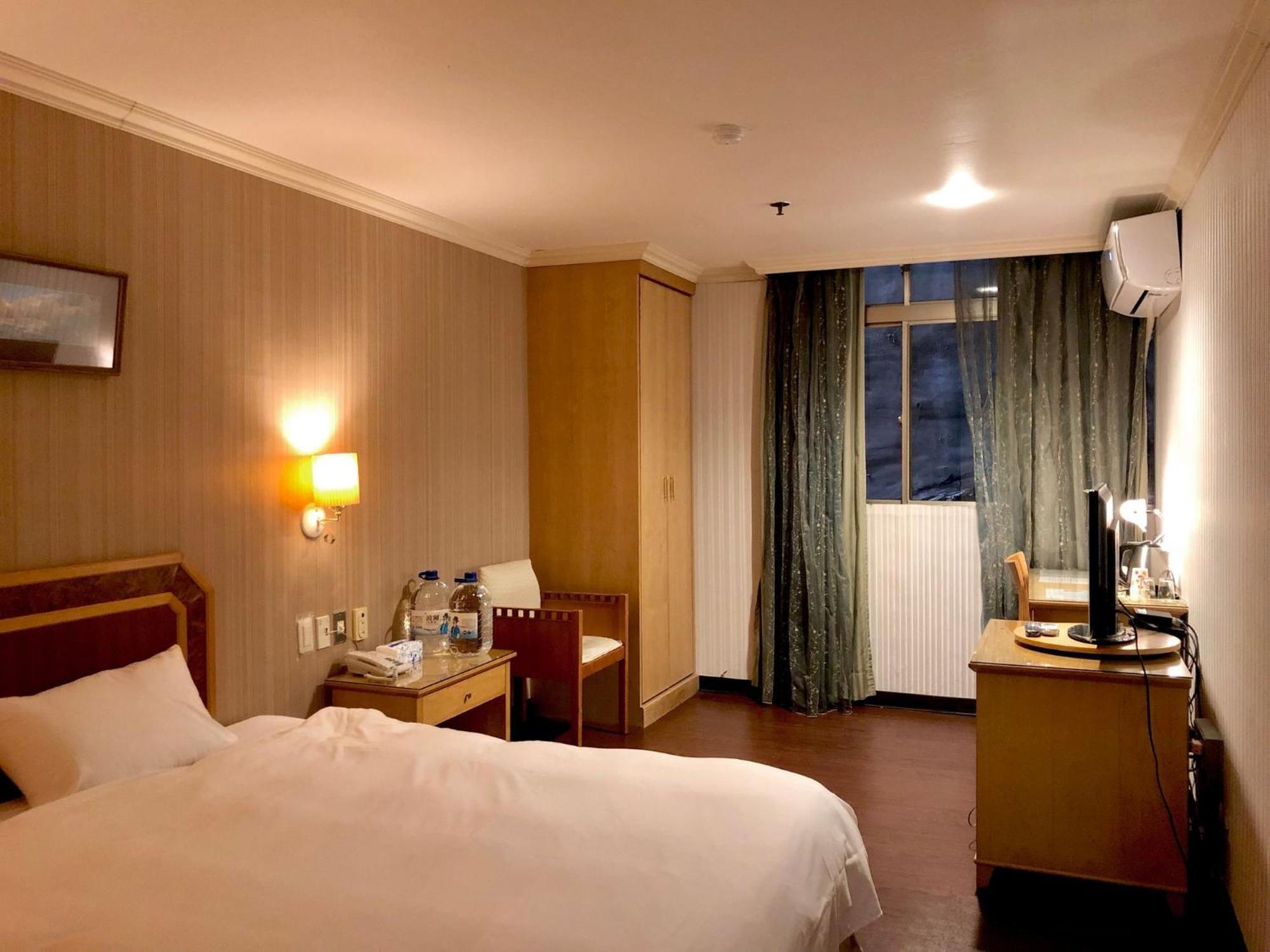Hermes Hotel Синьчжу Экстерьер фото
